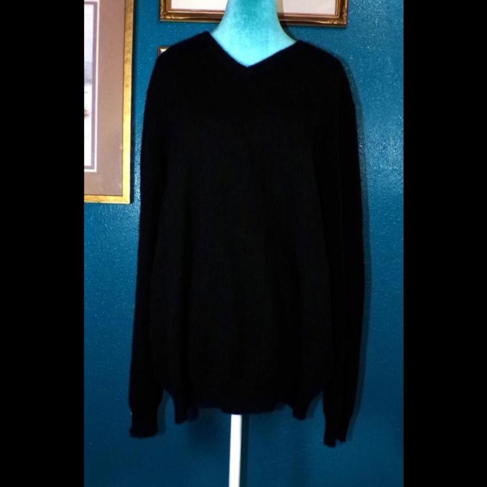 Elegant Men's XL Cashmere Club Room Luxury - Black V-Neck Sweater